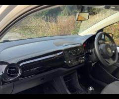Volkswagen up! 1 FORMER KEEPER|2 KEYS|PARTIAL SERVICE HISTORY|EURO 6|ULEZ COMPLIANT|

Equipment:
Air - 15