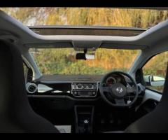 Volkswagen up! 1 FORMER KEEPER|2 KEYS|PARTIAL SERVICE HISTORY|EURO 6|ULEZ COMPLIANT|

Equipment:
Air - 27
