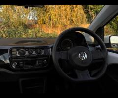 Volkswagen up! 1 FORMER KEEPER|2 KEYS|PARTIAL SERVICE HISTORY|EURO 6|ULEZ COMPLIANT|

Equipment:
Air - 30