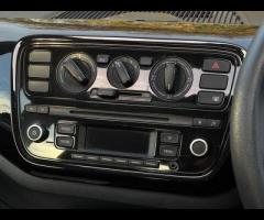 Volkswagen up! 1 FORMER KEEPER|2 KEYS|PARTIAL SERVICE HISTORY|EURO 6|ULEZ COMPLIANT|

Equipment:
Air - 39