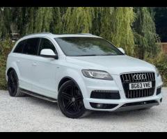 Audi Q7 2 keys |

21in Alloy Wheels - 5-Segment-Spoke Design Titanium Finish

21in Alloy Wheels - 7- - 11