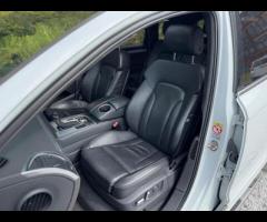 Audi Q7 2 keys |

21in Alloy Wheels - 5-Segment-Spoke Design Titanium Finish

21in Alloy Wheels - 7- - 30