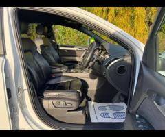 Audi Q7 2 KEYS|SERVICE HISTORY - 5 SERVICES|LOGBOOK

Equipment:
Navigation HDD - mapped
Parking Sens - 18