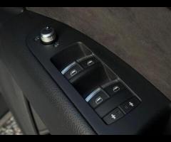 Audi Q7 2 KEYS|SERVICE HISTORY - 5 SERVICES|LOGBOOK

Equipment:
Navigation HDD - mapped
Parking Sens - 75