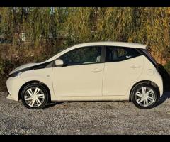 Toyota AYGO 2 FORMER KEEPERS|SERVICE HISTORY|LOGBOOK|

Discover this 2014 Toyota AYGO VVT-i x-pressi - 13