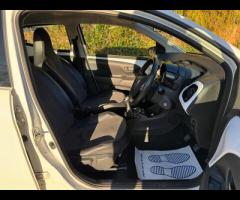 Toyota AYGO 2 FORMER KEEPERS|SERVICE HISTORY|LOGBOOK|

Discover this 2014 Toyota AYGO VVT-i x-pressi - 18