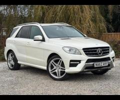 Mercedes-Benz M Class TRADE SALE SERVICE HISTORY - 7 SERVICES - 6 MAIN DEALER SERVICES - TIMING CHAI
