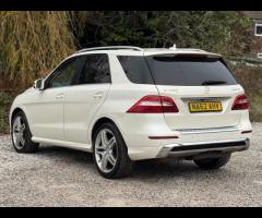 Mercedes-Benz M Class TRADE SALE SERVICE HISTORY - 7 SERVICES - 6 MAIN DEALER SERVICES - TIMING CHAI - 7