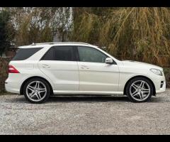 Mercedes-Benz M Class TRADE SALE SERVICE HISTORY - 7 SERVICES - 6 MAIN DEALER SERVICES - TIMING CHAI - 11