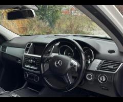 Mercedes-Benz M Class TRADE SALE SERVICE HISTORY - 7 SERVICES - 6 MAIN DEALER SERVICES - TIMING CHAI - 14