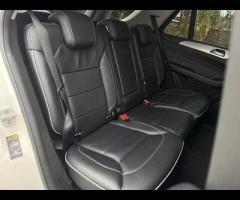 Mercedes-Benz M Class TRADE SALE SERVICE HISTORY - 7 SERVICES - 6 MAIN DEALER SERVICES - TIMING CHAI - 26