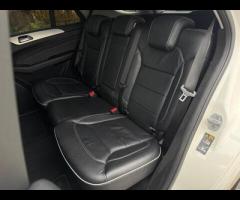 Mercedes-Benz M Class TRADE SALE SERVICE HISTORY - 7 SERVICES - 6 MAIN DEALER SERVICES - TIMING CHAI - 27