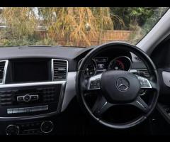 Mercedes-Benz M Class TRADE SALE SERVICE HISTORY - 7 SERVICES - 6 MAIN DEALER SERVICES - TIMING CHAI - 30