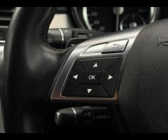 Mercedes-Benz M Class TRADE SALE SERVICE HISTORY - 7 SERVICES - 6 MAIN DEALER SERVICES - TIMING CHAI - 33