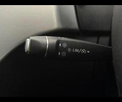 Mercedes-Benz M Class TRADE SALE SERVICE HISTORY - 7 SERVICES - 6 MAIN DEALER SERVICES - TIMING CHAI - 39