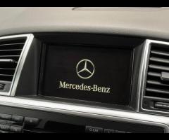 Mercedes-Benz M Class TRADE SALE SERVICE HISTORY - 7 SERVICES - 6 MAIN DEALER SERVICES - TIMING CHAI - 53