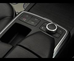 Mercedes-Benz M Class TRADE SALE SERVICE HISTORY - 7 SERVICES - 6 MAIN DEALER SERVICES - TIMING CHAI - 58