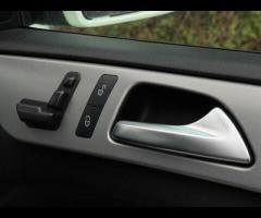 Mercedes-Benz M Class TRADE SALE SERVICE HISTORY - 7 SERVICES - 6 MAIN DEALER SERVICES - TIMING CHAI - 66