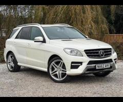 Mercedes-Benz M Class TRADE SALE SERVICE HISTORY - 7 SERVICES - 6 MAIN DEALER SERVICES - TIMING CHAI - 70