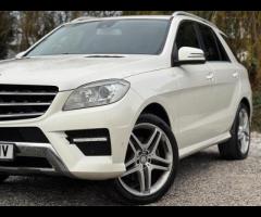 Mercedes-Benz M Class TRADE SALE SERVICE HISTORY - 7 SERVICES - 6 MAIN DEALER SERVICES - TIMING CHAI - 73