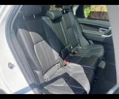 Land Rover Discovery Sport 2 FORMER KEEPERS|2 KEYS|FULL SERVICE HISTORY|This 2015 Land Rover Discove - 17