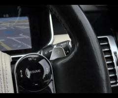 Land Rover Range Rover 7 MAIN DEALER LAND ROVER SERVICE STAMPS|

Smartphone Pack
Very rare

Black Pa - 28