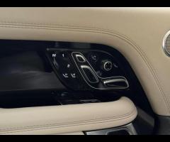 Land Rover Range Rover 7 MAIN DEALER LAND ROVER SERVICE STAMPS|

Smartphone Pack
Very rare

Black Pa - 37