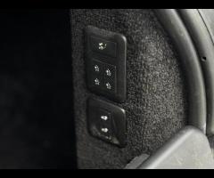 Land Rover Range Rover 7 MAIN DEALER LAND ROVER SERVICE STAMPS|

Smartphone Pack
Very rare

Black Pa - 43