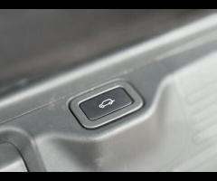 Land Rover Range Rover 7 MAIN DEALER LAND ROVER SERVICE STAMPS|

Smartphone Pack
Very rare

Black Pa - 45