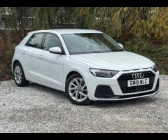 Audi A1 1 FORMER KEEPER|SERVICE HISTORY|

Equipment:
Air Conditioning
Parking Sensor(s)
Alloy Wheels