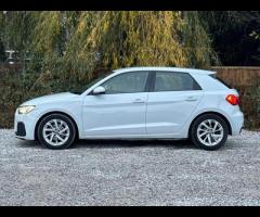 Audi A1 1 FORMER KEEPER|SERVICE HISTORY|

Equipment:
Air Conditioning
Parking Sensor(s)
Alloy Wheels - 9