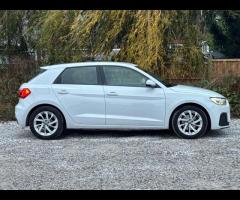 Audi A1 1 FORMER KEEPER|SERVICE HISTORY|

Equipment:
Air Conditioning
Parking Sensor(s)
Alloy Wheels - 10