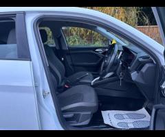 Audi A1 1 FORMER KEEPER|SERVICE HISTORY|

Equipment:
Air Conditioning
Parking Sensor(s)
Alloy Wheels - 14