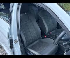 Audi A1 1 FORMER KEEPER|SERVICE HISTORY|

Equipment:
Air Conditioning
Parking Sensor(s)
Alloy Wheels - 16