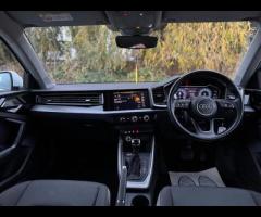 Audi A1 1 FORMER KEEPER|SERVICE HISTORY|

Equipment:
Air Conditioning
Parking Sensor(s)
Alloy Wheels - 23