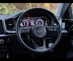 Audi A1 1 FORMER KEEPER|SERVICE HISTORY|

Equipment:
Air Conditioning
Parking Sensor(s)
Alloy Wheels - 28