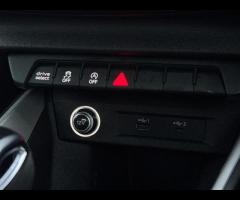 Audi A1 1 FORMER KEEPER|SERVICE HISTORY|

Equipment:
Air Conditioning
Parking Sensor(s)
Alloy Wheels - 40