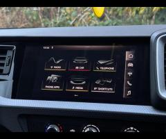 Audi A1 1 FORMER KEEPER|SERVICE HISTORY|

Equipment:
Air Conditioning
Parking Sensor(s)
Alloy Wheels - 55