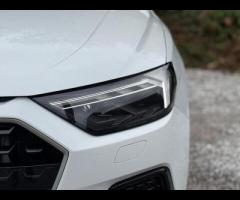 Audi A1 1 FORMER KEEPER|SERVICE HISTORY|

Equipment:
Air Conditioning
Parking Sensor(s)
Alloy Wheels - 59