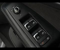 Audi SQ5 2 FORMER KEEPERS|2 KEYS|SERVICE HISTORY|

Running Boards
Very rare
Valuable

Adaptive Cruis - 65