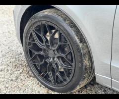 Audi SQ5 2 FORMER KEEPERS|2 KEYS|SERVICE HISTORY|

Running Boards
Very rare
Valuable

Adaptive Cruis - 84