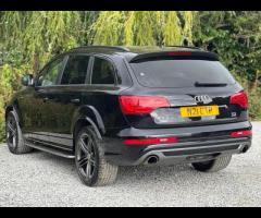 Audi Q7 2 KEYS|SERVICE HISTORY - 5 SERVICES|

Equipment:
Navigation HDD
Parking Sensor(s)
Climate Co - 7