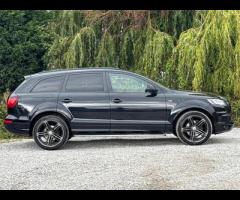 Audi Q7 2 KEYS|SERVICE HISTORY - 5 SERVICES|

Equipment:
Navigation HDD
Parking Sensor(s)
Climate Co - 11
