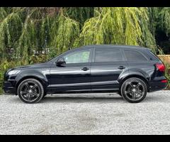 Audi Q7 2 KEYS|SERVICE HISTORY - 5 SERVICES|

Equipment:
Navigation HDD
Parking Sensor(s)
Climate Co - 13