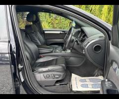 Audi Q7 2 KEYS|SERVICE HISTORY - 5 SERVICES|

Equipment:
Navigation HDD
Parking Sensor(s)
Climate Co - 18