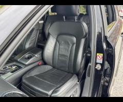 Audi Q7 2 KEYS|SERVICE HISTORY - 5 SERVICES|

Equipment:
Navigation HDD
Parking Sensor(s)
Climate Co - 25