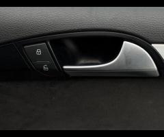 Audi Q7 2 KEYS|SERVICE HISTORY - 5 SERVICES|

Equipment:
Navigation HDD
Parking Sensor(s)
Climate Co - 69