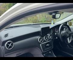 Mercedes-Benz A Class SERVICE HISTORY - 5 SERVICES - 5 MAIN DEALER SERVICES|LOGBOOK|GEARBOX SERVICE - 17