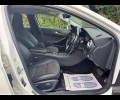 Mercedes-Benz A Class SERVICE HISTORY - 5 SERVICES - 5 MAIN DEALER SERVICES|LOGBOOK|GEARBOX SERVICE - 19