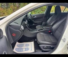 Mercedes-Benz A Class SERVICE HISTORY - 5 SERVICES - 5 MAIN DEALER SERVICES|LOGBOOK|GEARBOX SERVICE - 21